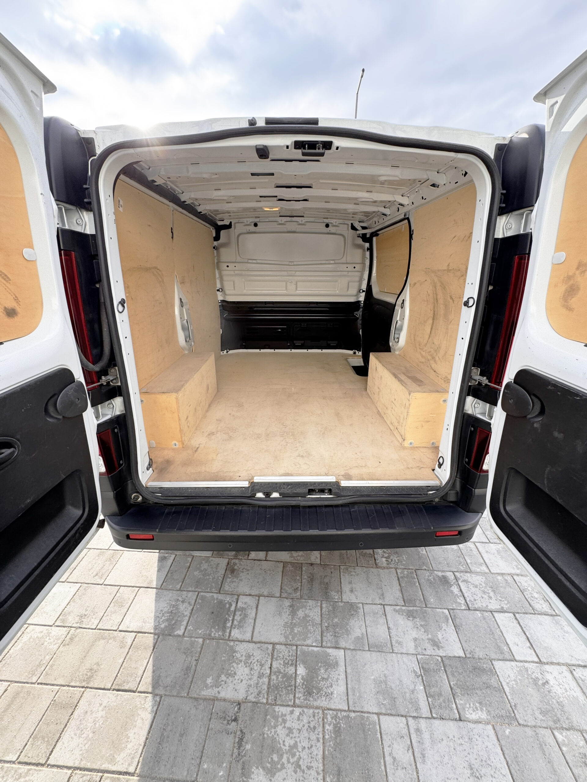 Renault Trafic 2.0 dCi 120KM – 2021 – L1H1 Wersja Comfort