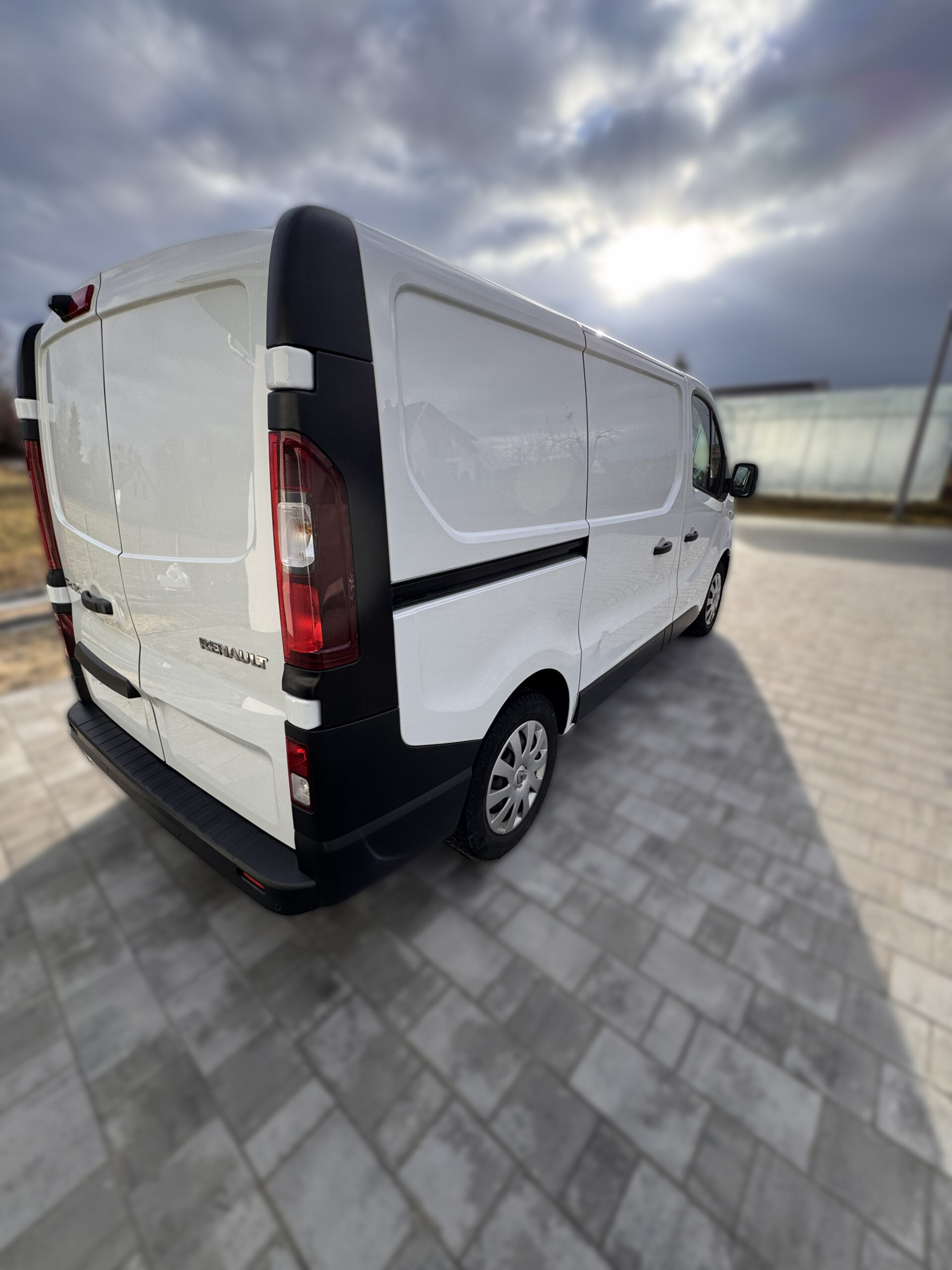 Renault Trafic 2.0 dCi 120KM – 2021 – L1H1 Wersja Comfort